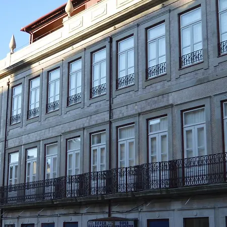 Old In New Apartment Porto